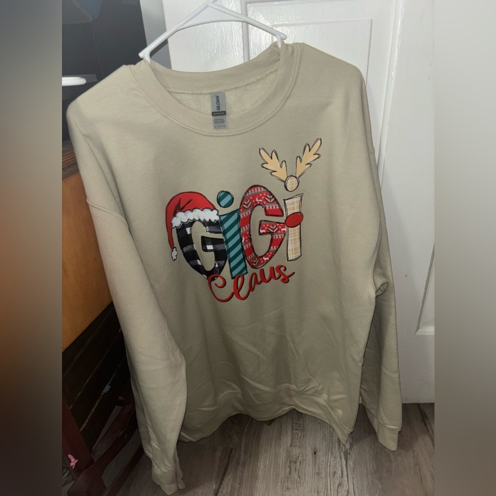 Gigi Claus Gildan Sweatshirt